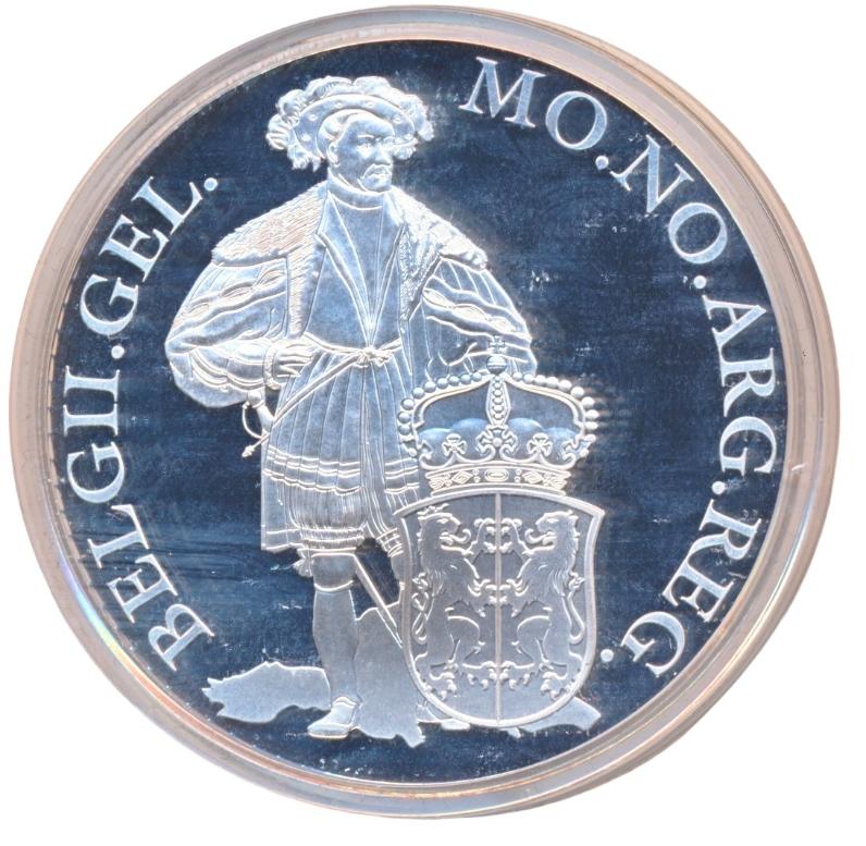 The silver ducat De zilveren dukaat is een veel gekochte munt onder verzamelaars en beleggers. Ontdek hier alles over zilveren dukaten in deze blog.