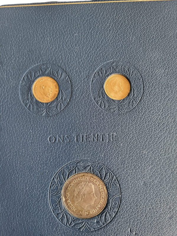 Ons tientje boekwerk inclusief 2 gouden tientjes en 2 specimen uitgifte