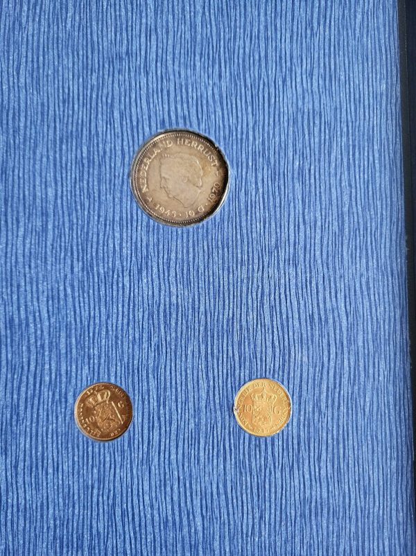 Ons tientje boekwerk inclusief 2 gouden tientjes en 2 specimen uitgifte