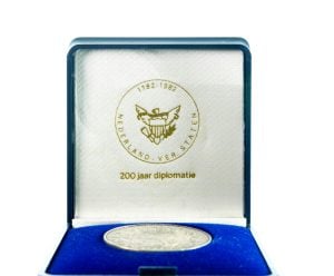 Nederland 2 1/2 Gulden 1962 met klop 200 jaar Diplomatie in doosje