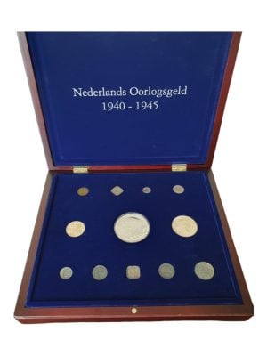 Nederlands Oorlogsgeld-set 1940-1945 in luxe houten cassette