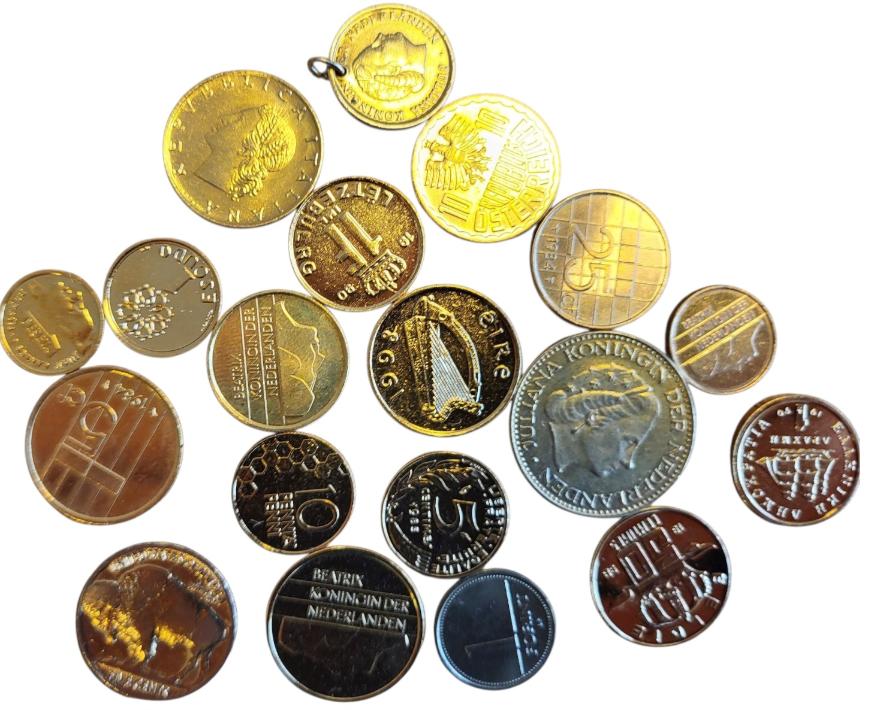 Wereldmunten partij 19 stuks verguld