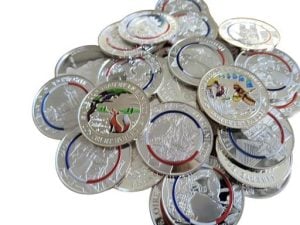 Leuk lot gekleurde zilveren penningen 32 stuks