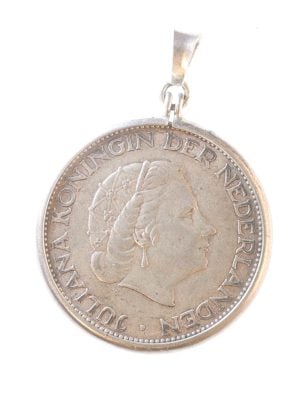 Hanger ketting 2 1/2 gulden 1964 Juliana